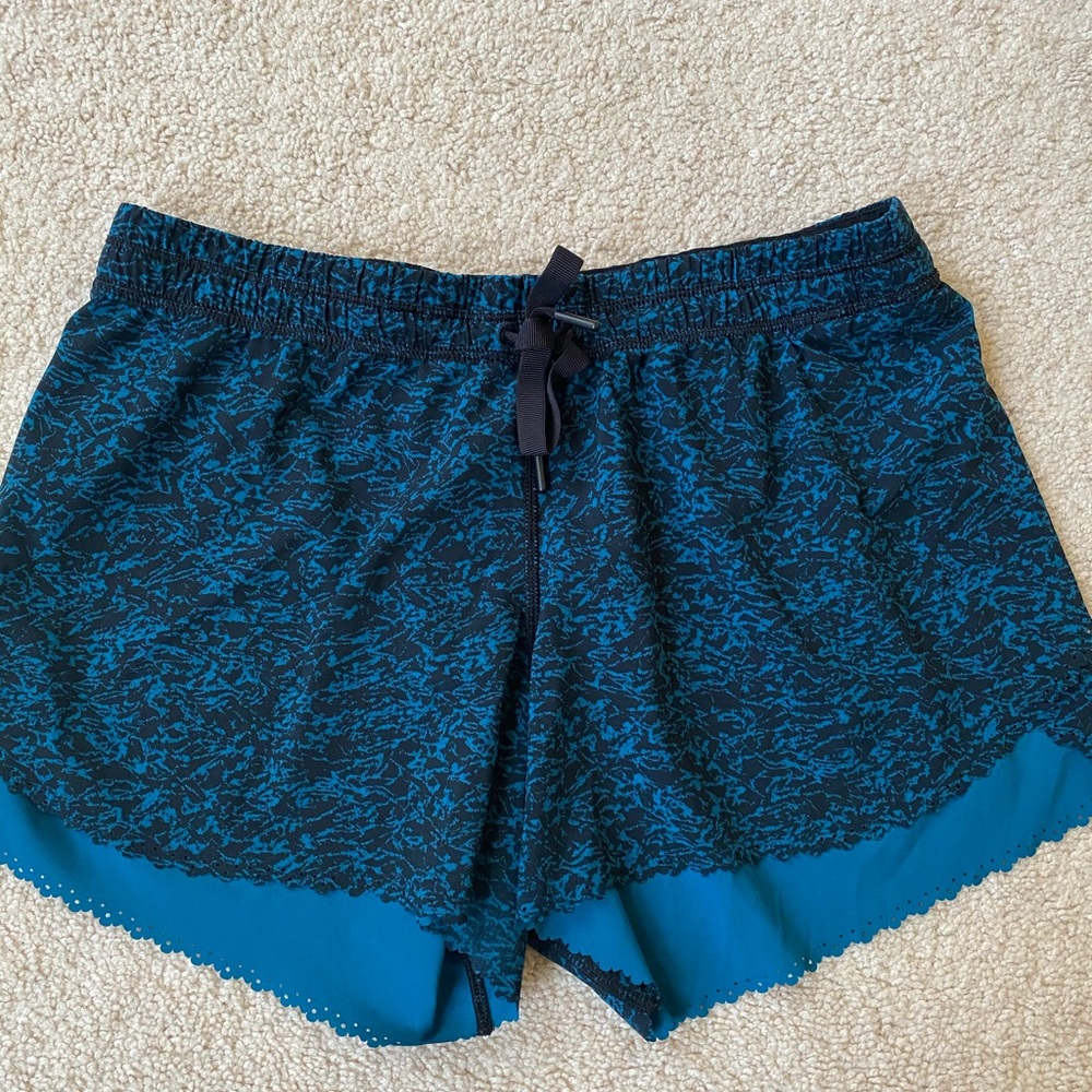 Turquoise/black lululemon running short
